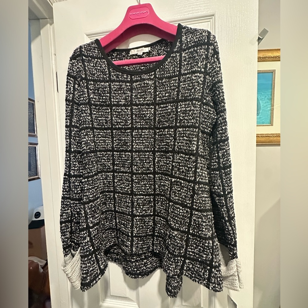 Black and White oversized Textured Shirt with Matching Scarf - Picture 6 of 8